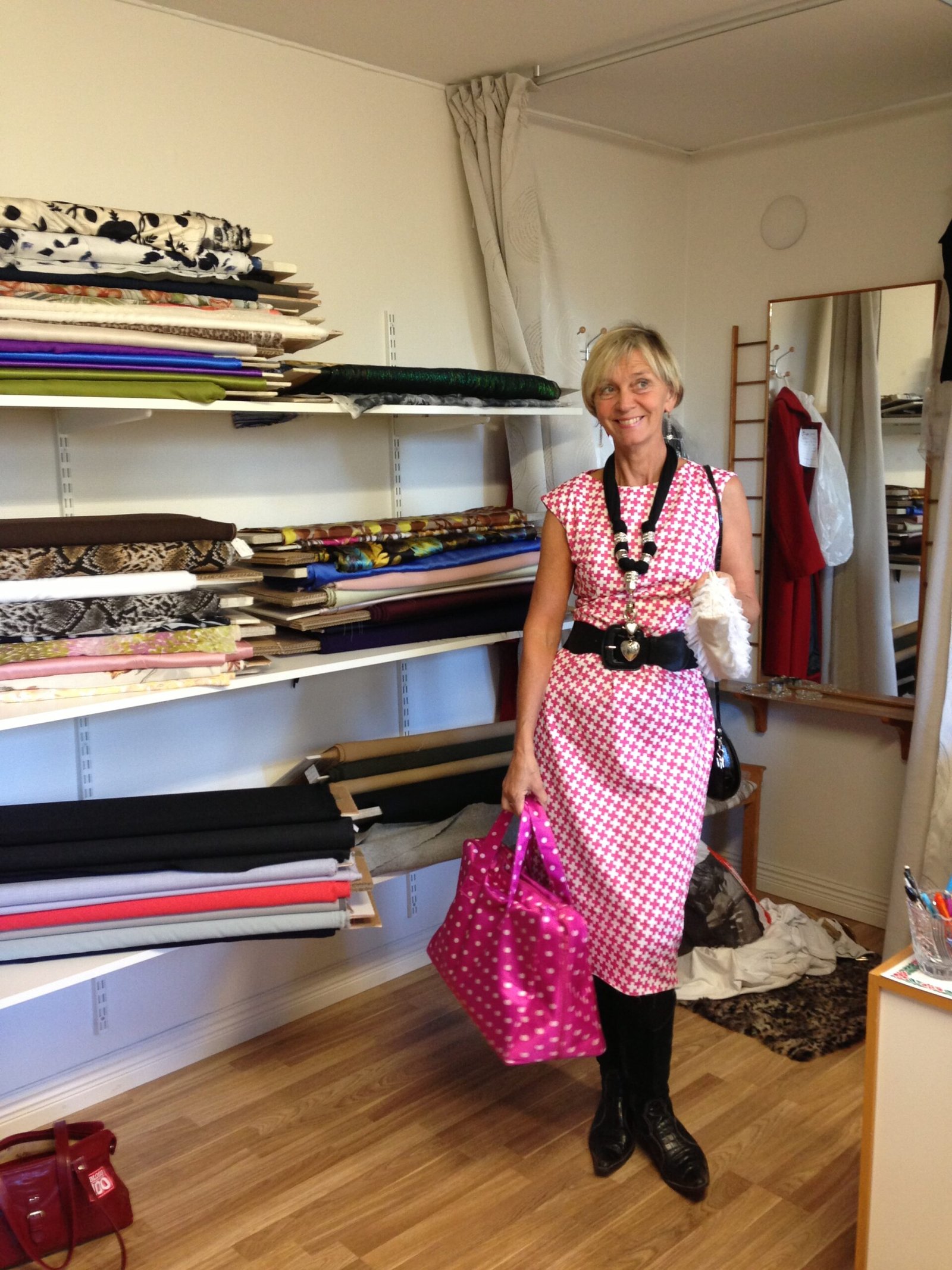 PLUSPOLS klänningen i syateljén, klev runt i klänningen på bokmässan i Göteborg!