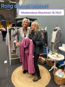 Carin Bladh och Camilla Risberg efter modevisning i Karlstad