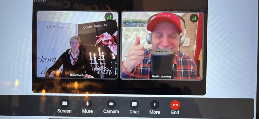 Carin Coach och Martin Poddare spelar in.