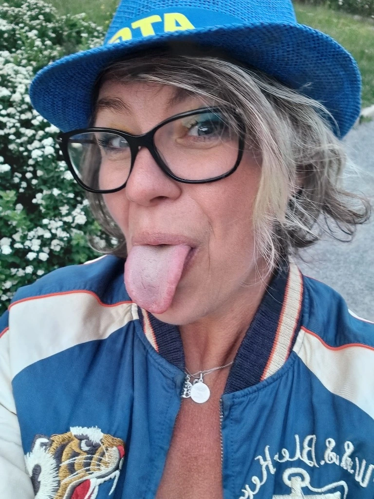 Helena Segerstedt med hennes numera klassiska tunga!