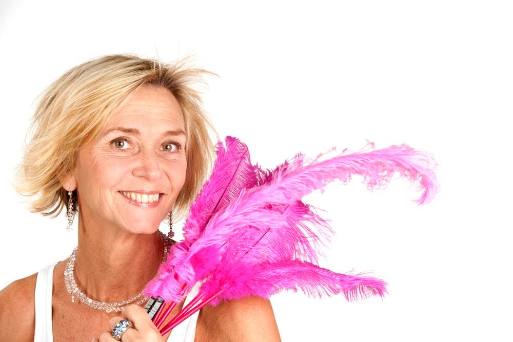 Carin Coach med ett knippe rosa plympennor från Butricks! :)